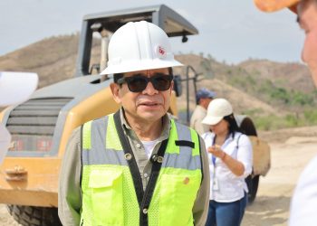 Ministro de Comunicaciones supervisa puentes de Zacapa