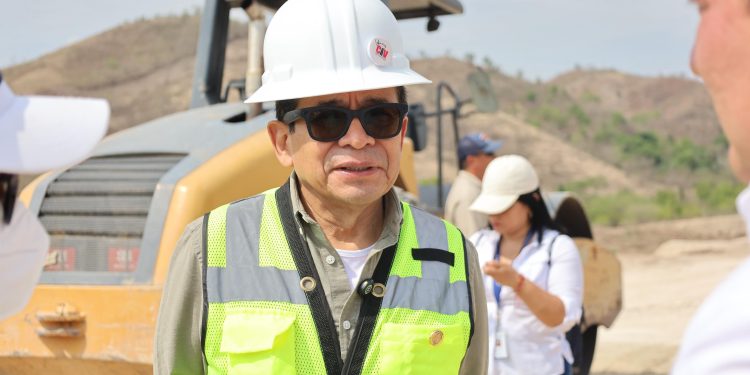 Ministro de Comunicaciones supervisa puentes de Zacapa