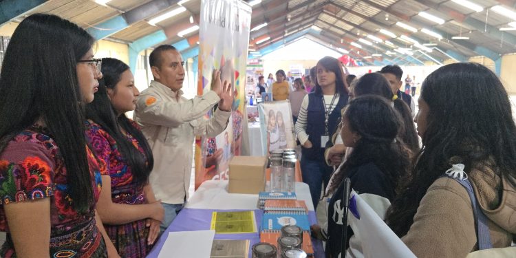 Encuentro integral de desarrollo y competitividad para madres adolescentes