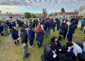 Alerta de tsunami se mantiene en región sur de Chile luego de potente sismo. / Foto: EFE.