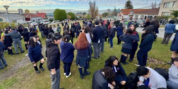 Alerta de tsunami se mantiene en región sur de Chile luego de potente sismo. / Foto: EFE.