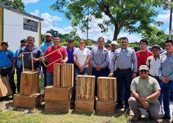 Apicultores de Petén se benefician con tecnología compartida por el MAGA. / Foto: MAGA.