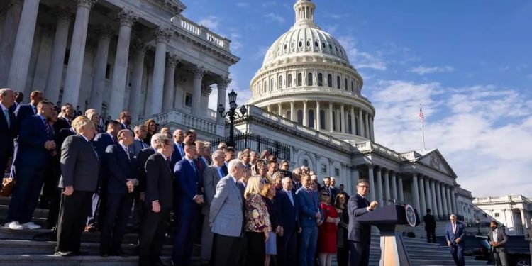 La Cámara de Representantes aprobó plan fiscal que incluye impuesto a remesas enviadas desde Estados Unidos.