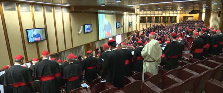 Los cardenales se preparan para ingresar mañana a la Capilla Sixtina para elegir al sucesor de Francisco.