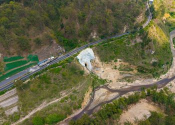 Los trabajos de Covial para la protección de taludes previenen el colapso de tramo del bulevar sur de Ciudad San Cristóbal.