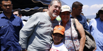 Presidente Bernardo Arévalo felicita a las madres en su día. (Foto: Gilber García)