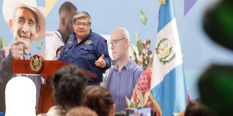 Sigue inverstigación sobre contenedor con drogas. Titular del Ministerio de Gobernación, Francisco Jiménez. / Foto: Dickenz Zamora