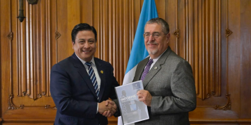 Presidente Bernardo Arévalo recibió el Primer Informe Trimestral de Gestión 2025
