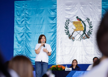 La vicepresidenta realizó una gira de trabajo por Chiquimula. (Foto: Daniel Ordóñez )