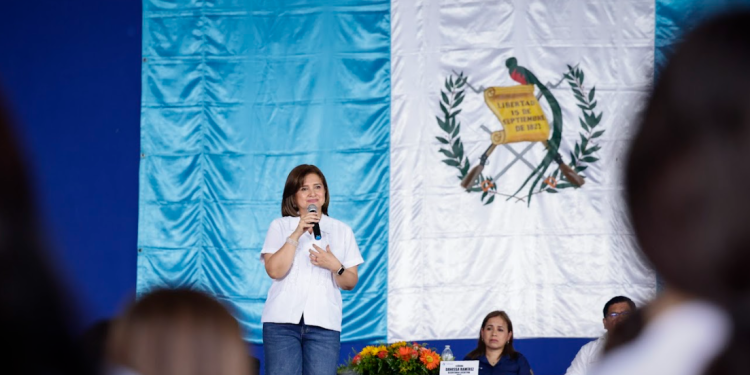 La vicepresidenta realizó una gira de trabajo por Chiquimula. (Foto: Daniel Ordóñez )