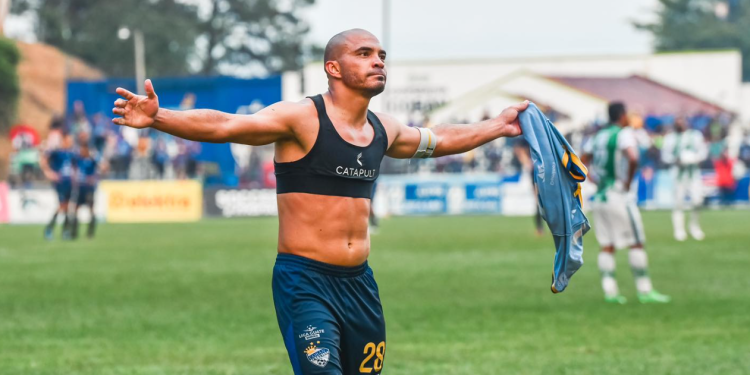 Janderson Pereira acerca a Cobán a la final del Clausura 2025