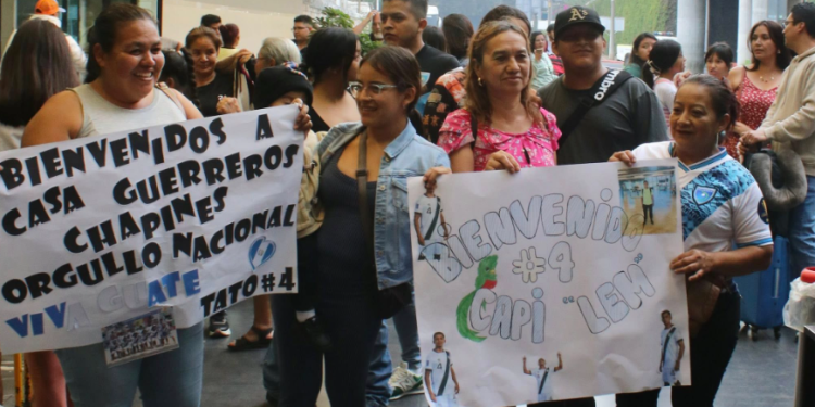 Ovación en La Aurora: Guatemala recibe a la selección de futbol playa como héroes