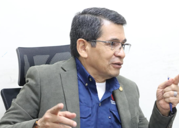 Ministro Díaz se compromete con la movilidad en Escuintla./Foto: CIV.