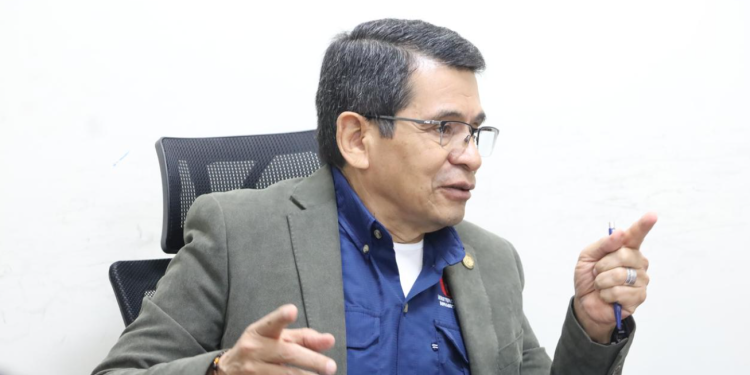 Ministro Díaz se compromete con la movilidad en Escuintla./Foto: CIV.