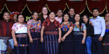 Mineduc entregó 100 equipos de cómputo en comunidades de Sololá. (Foto: Mineduc)