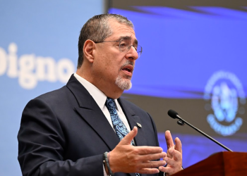 Presidente A´revalo comparte con alegría el retiro de Guatemala de la lista negra de la CIDH./Foto: Byron de la Cruz.