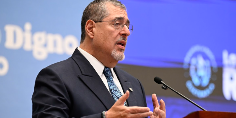 Presidente A´revalo comparte con alegría el retiro de Guatemala de la lista negra de la CIDH./Foto: Byron de la Cruz.