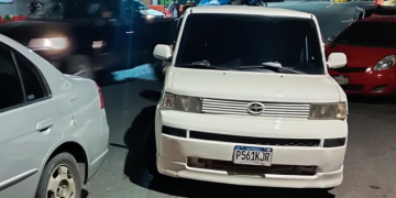 La PNC consignó 9 taxis piratas y perfiló a los conductores. (Foto: PNC)