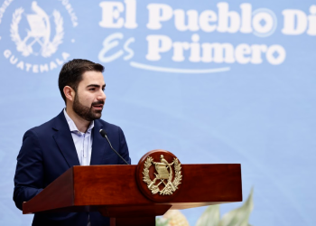 Presidente participará en licitación de tres hospitales. Santiago Palomo compartió la agenda del binomio presidencial./Foto: Daniel Ordóñez.