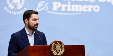 Presidente participará en licitación de tres hospitales. Santiago Palomo compartió la agenda del binomio presidencial./Foto: Daniel Ordóñez.