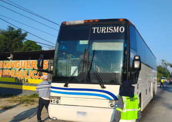Autoridades ejecutan operativos viales y limpieza de carreteras para mayor seguridad vial./Foto: DGT.