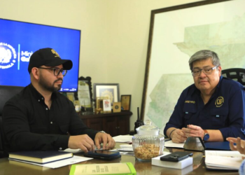 Luis José Juárez Bolaños y el ministro de Gobernación, Francisco Jiménez en una reunión previo a su juramentación: / Foto: Mingob
