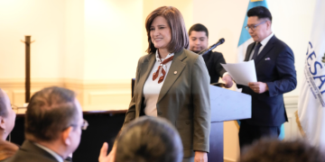 Vicepresidenta Karin Herrera atiende a divulgación de resultados del Quinto Censo Nacional de Talla./Foto: Daniel Ordóñez.