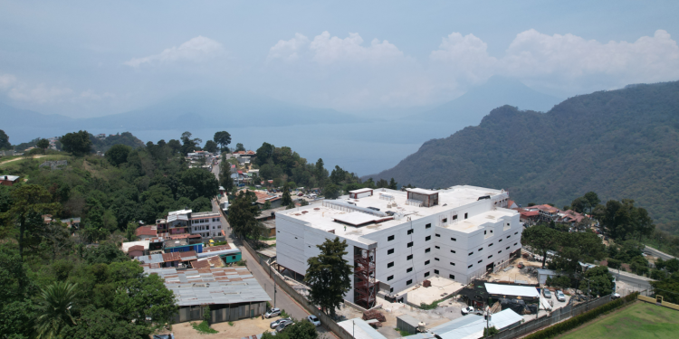 Avanza construcción de hospitales en Sololá con 54% y Chiquimula con un 36%