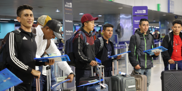 13 guatemaltecos fueron beneficiados con el programa de Trabajo Temporal en el Extranjero./Foto: Mintrab.