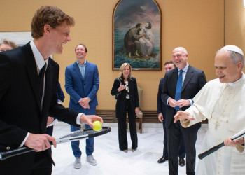 Un servicio especial: Sinner visita al papa León XIV