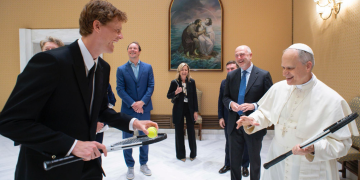 Un servicio especial: Sinner visita al papa León XIV