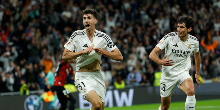 Real Madrid evita el alirón del Barcelona con gol al 95