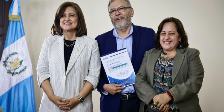 La vicepresidenta Karin Herrera señaló la importancia y responsabilidad del uso de la inteliencia artificial.