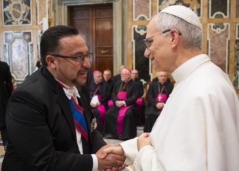 Embajada de Guatemala ante la Santa Sede participa en saludo del Papa León XIV