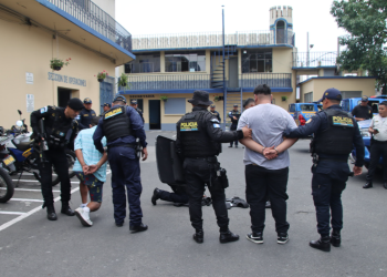 Presuntos sicarios fueron capturados cuando se preparaban para ejecutar un atentado. / Foto: PNC