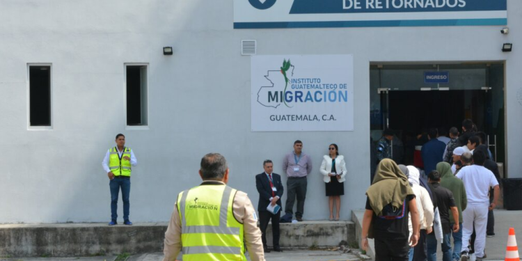 Migración brinda atención integral a personas guatemaltecas migrantes retornadas