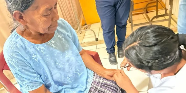 Benefician a adulltos mayores con jornada de cuidado personal./Foto: SOSEP.