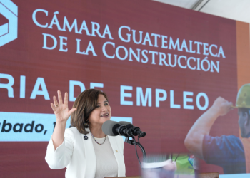 Vicepresidenta Karin Herrera encabeza Feria de Empleo de la Construcción./Foto: Gilber García.