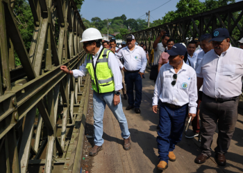Ministro de Comunicaciones atendió a las solicitudes de legisladores de Suchitpéquez./Foto: CIV.
