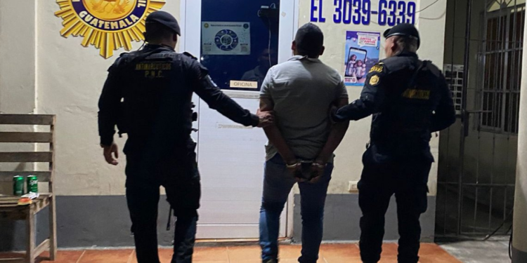 PNC ejecuta capturas por portación ilegal de armas./Foto: PNC.