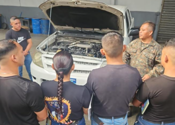 Provial recibe capacitación de mecánica impartida por el Ejército de Guatemala./Provial.