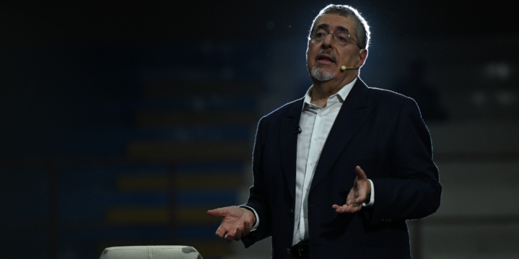 Presidente Bernardo Arévalo enfatiza que la lucha contra la corrupción es una prioridad de su gobierno./Foto: Byron de la Cruz.