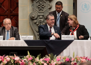Presidente Bernardo Arévalo y la presidenta de la CIDH Nancy Hernández.