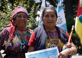 Tras años de lucha, las comadronas agradecen el estipendio económico que se les fue entregado por el Ministerio de Salud. (Foto: Dickens Zamora)
