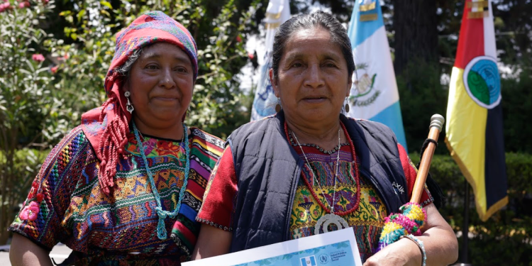 Tras años de lucha, las comadronas agradecen el estipendio económico que se les fue entregado por el Ministerio de Salud. (Foto: Dickens Zamora)