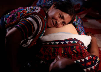 El Día Nacional de las Comadronas se expone en exposición fotográfica en el Palacio Nacional./Foto: Noé Pérez.