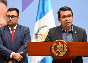 Ministro Díaz explica el contenido de la Ley General del Sistema Portuario./Foto: Álvaro Interiano.