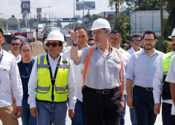 Presidente Arévalo supervisó obra en el segundo puente del km 17.5 de la ruta al Pacífico./Foto: Gilber García.