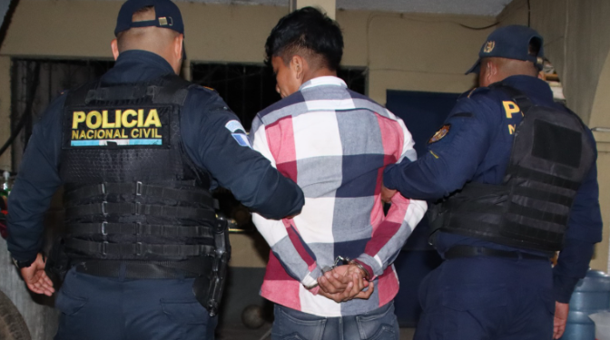 Joselino “N”, fue sorprendido en posesión de un vehículo reportado como robado y vinculado al robo de otro automotor.