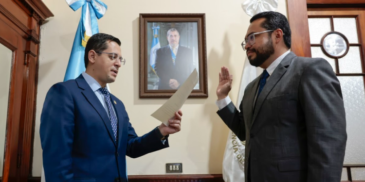 Elvyn Díaz se juramenta como titular de Copadeh. Foto: Noé Pérez.